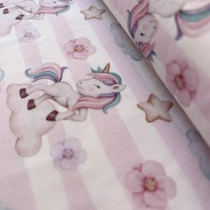 Algodón estampado · unicornios sobre rayas rosas