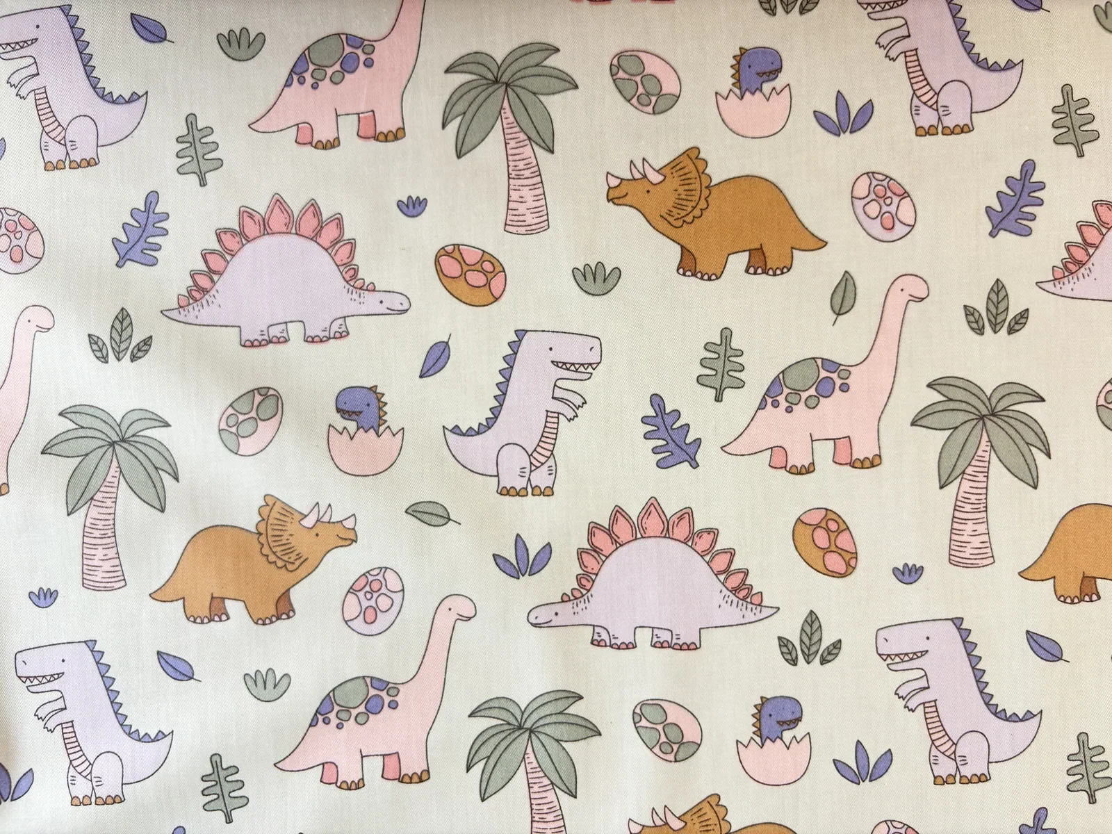Algodón estampado con dinosaurios tropicales