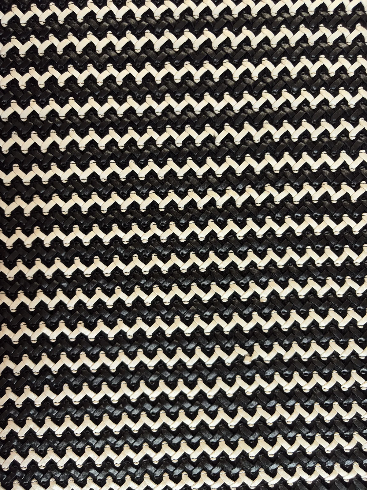 Tejido trenzado bicolor negro y crudo